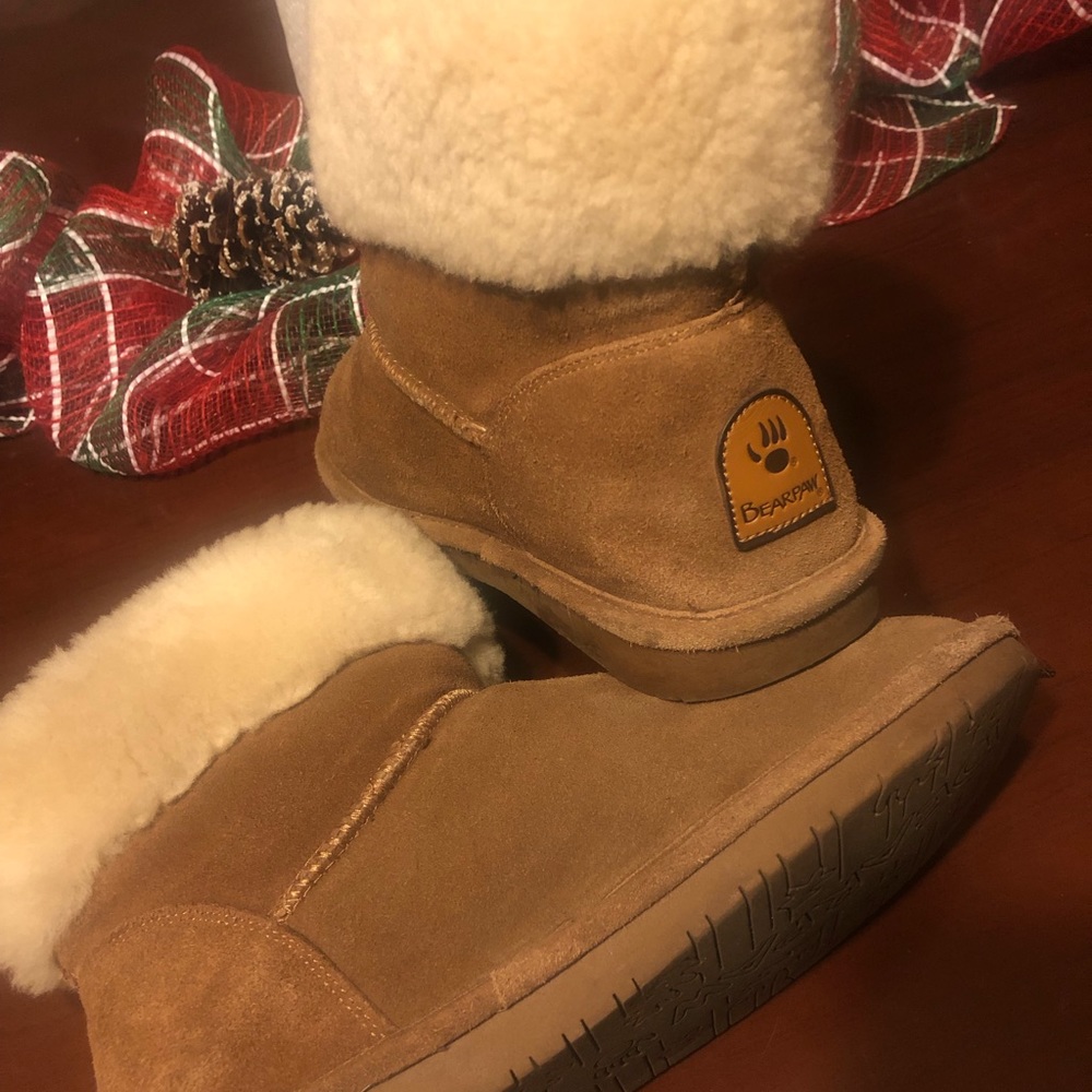 Women’s size 10 bearpaw- used